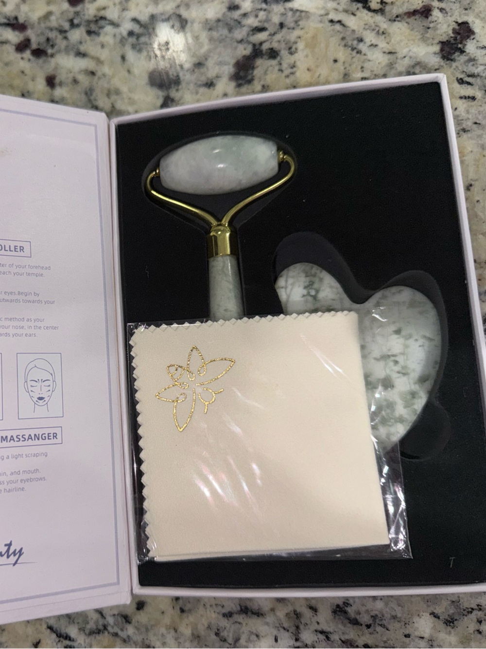 💚 New HANABEE Facial Roller & Gua Sha Set -  Skin Care Tools